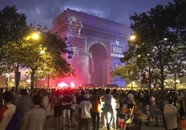 パリ　ワールドカップ　シャンゼリゼ　凱旋門