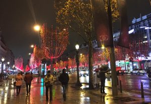 パリ　シャンゼリゼ　クリスマス　ライトアップ